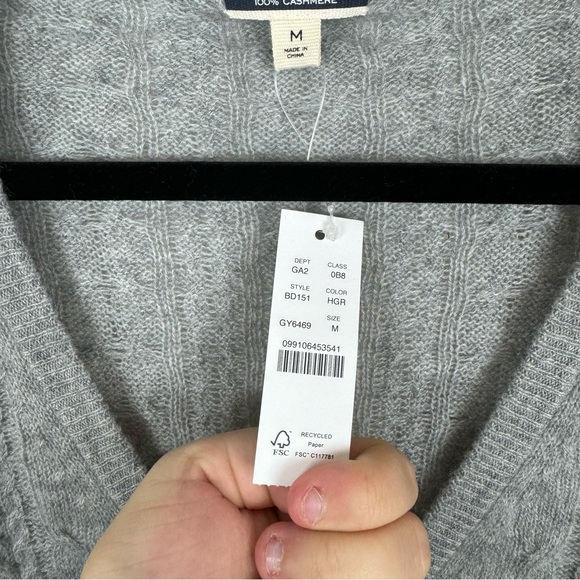 J Crew Cashmere Cable Knit Relaxed V Neck Sweater Grey Size M 100% Cashmere NEW - Picture 5 of 6